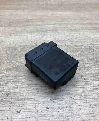 BMW 5 E39 Glow plug pre-heat relay 2246919 72RB510