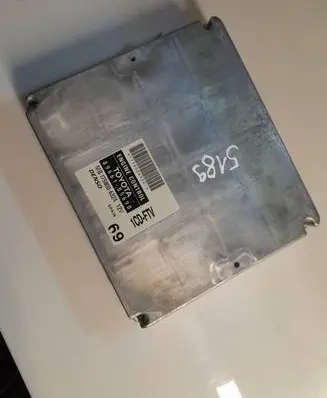 Toyota Avensis T250 Engine control unit/module 8966105690 1758006324
