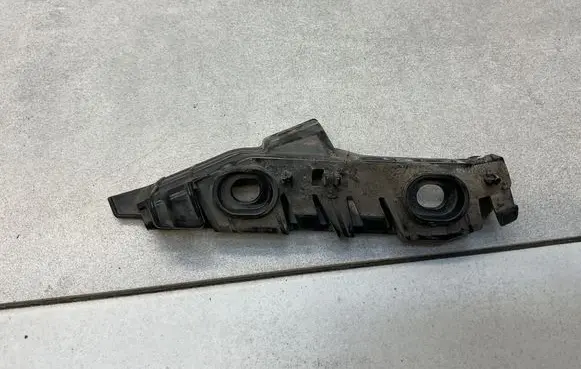 Volkswagen PASSAT B8 Front bumper mounting bracket 3G0807049