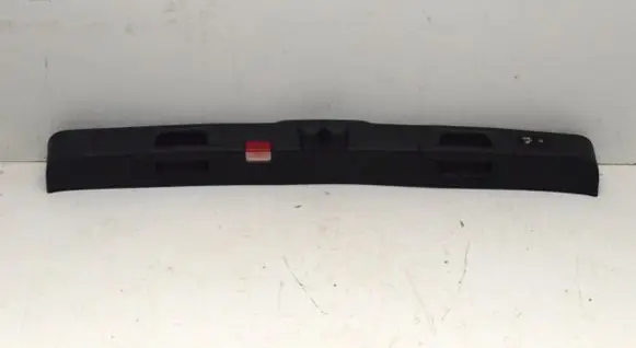 Trunk/boot sill cover protection