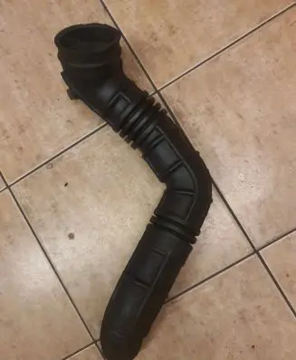 Volvo S40, V40 Air intake hose/pipe MB957388
