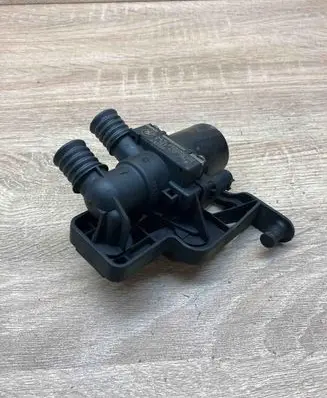 BMW 5 E60 E61 Coolant heater control valve 6920226