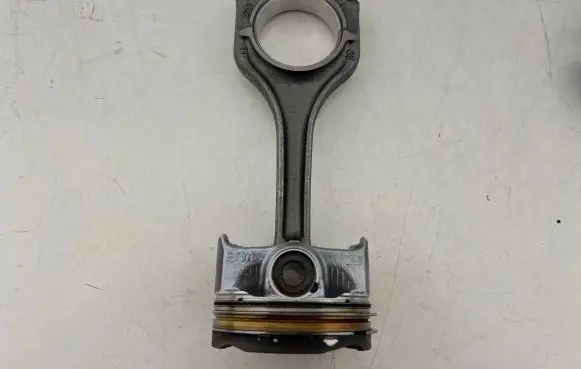 Volkswagen Taigo Piston with connecting rod 04EAM