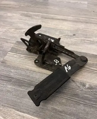 Audi A6 S6 C5 4B Engine bonnet/hood lock/latch loop/hook 