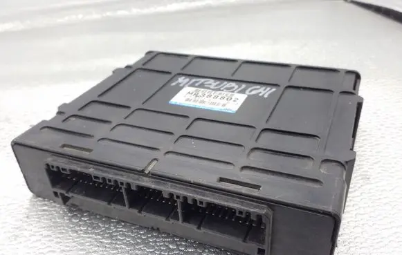 Mitsubishi Carisma Engine control unit/module ECU MR388802 G1T18772