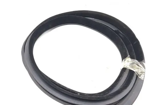 Land Rover Range Rover L405 Rear door rubber seal (on body)
