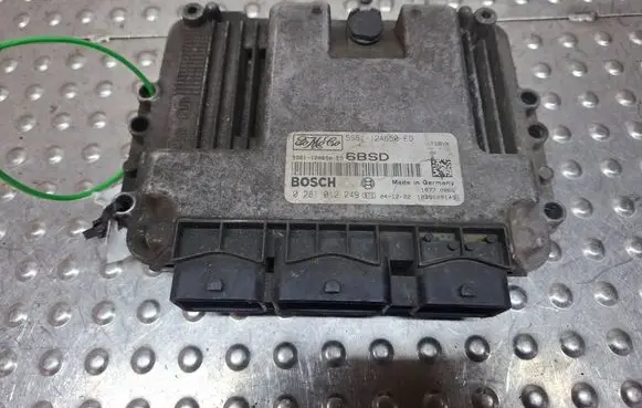 Ford Fiesta Engine control unit/module S27705026 0281012249 5S6112A650ED