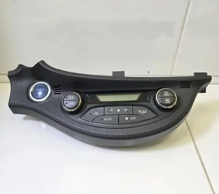 Toyota Yaris Climate control unit 75F206