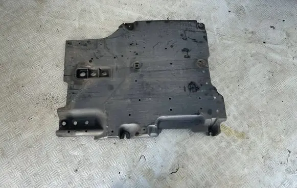 Center/middle under tray cover