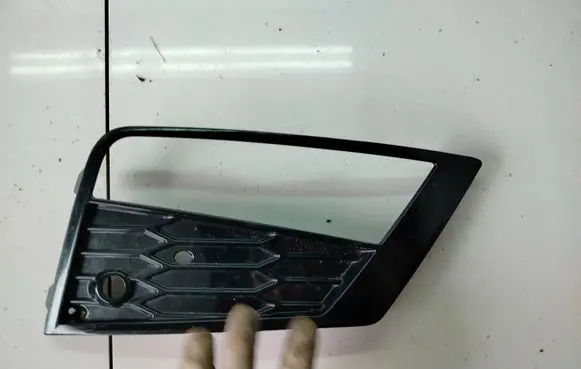 Seat Ateca Front bumper lower grill 575853666