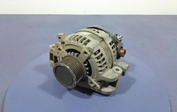 Toyota Avensis T270 Generator/alternator 270600G021