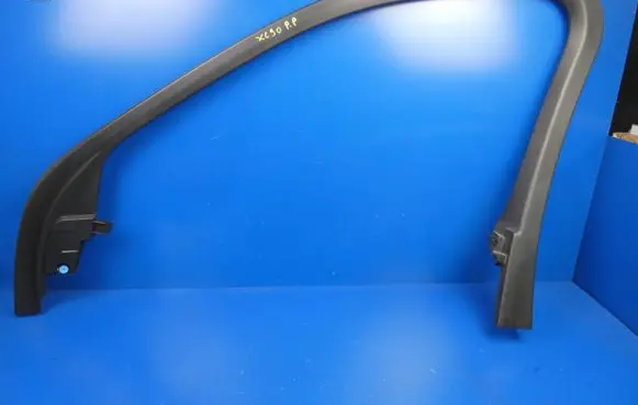 Volvo XC90 Front door trim (molding) 
