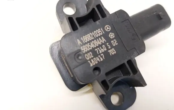 Mercedes-Benz CLA C117 X117 W117 Airbag deployment crash/impact sensor A1668210351