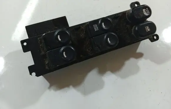 Hyundai i30 Electric window control switch 935702L010 93570-2L010
