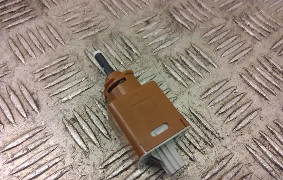 Nissan Qashqai J12 Brake pedal sensor switch