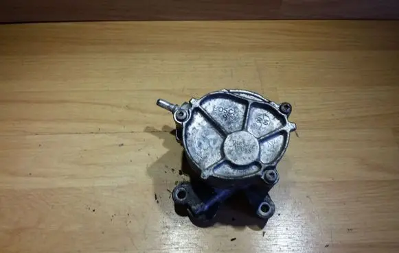 Ford Focus Vacuum pump D1651C1