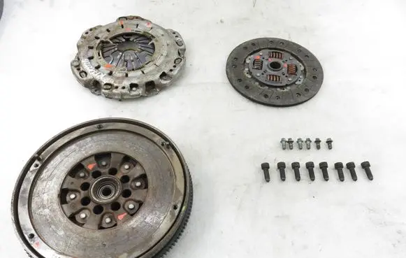 Mercedes-Benz Vito Viano W639 Dual mass flywheel A6460300805 A0192508701 A0002526105