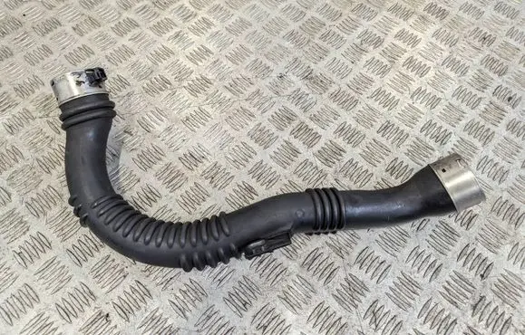 Opel Vivaro Intercooler hose/pipe 144606128R 93867727