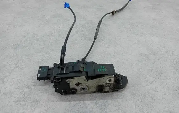 Citroen C4 Grand Picasso Front door lock 24090816