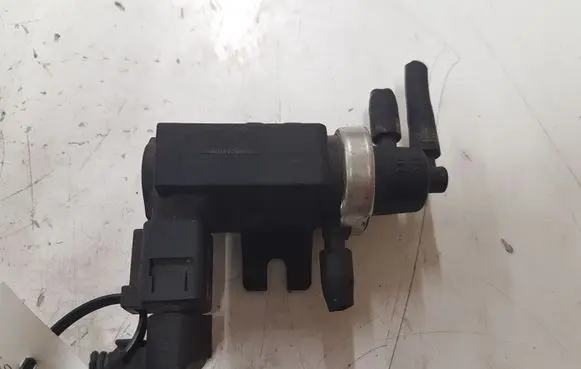 Volkswagen Golf IV Turbo solenoid valve 1J0906627 72290320