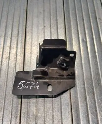 Dodge Challenger Headlight/headlamp mounting bracket 05065533AC 3116 373022