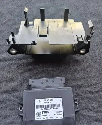 Porsche Macan (95B) Hand brake control module 95B907801B 32620319 95B907801C