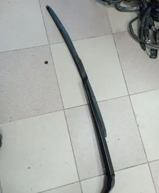 Chrysler Pacifica Front wiper blade arm 2585T2