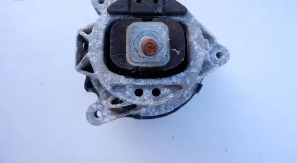 BMW 1 F20 F21 Engine mounting bracket 6787659 190515
