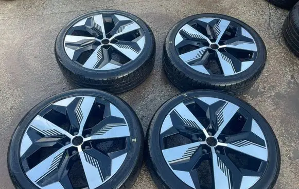 Renault Megane E-Tech R20 alloy rim 403001816R