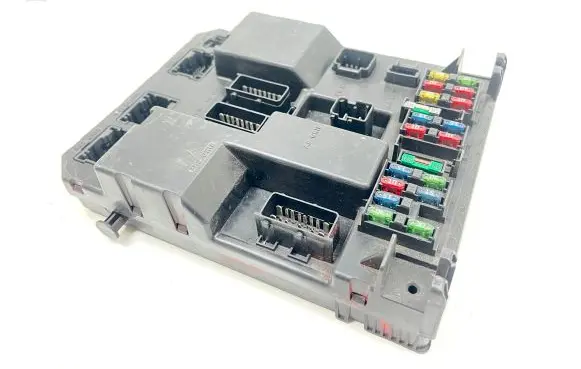 Peugeot 307 Fuse module 9651196980 9651197680