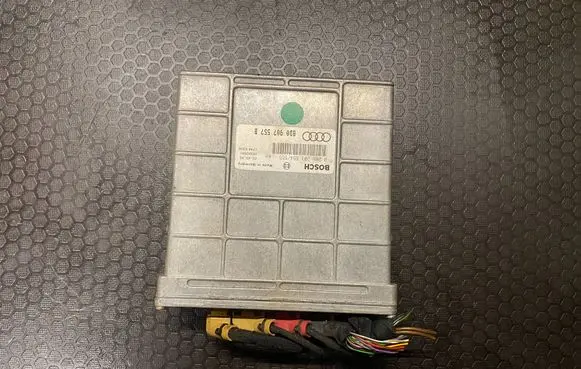 Audi A4 S4 B5 8D Engine control unit/module 0261203554 8D0907557B 26SA3901