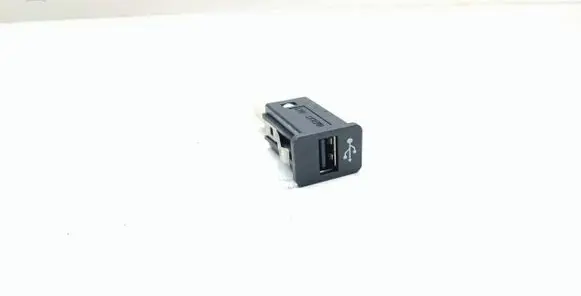 BMW X1 E84 USB socket connector 9237656 84109237656