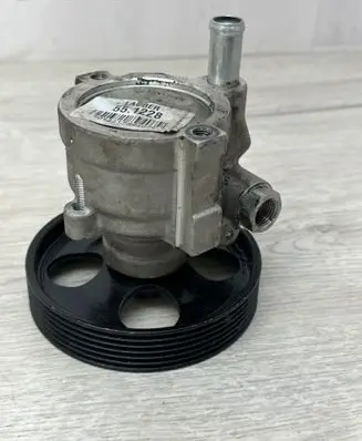 Renault Trafic II (X83) Power steering pump 551228 P04927380 RV00000559