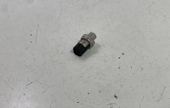 Audi A8 S8 D2 4D Air conditioning (A/C) pressure sensor 8D0959482