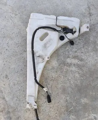 Volkswagen Touareg I Windshield washer fluid reservoir/tank 7L0955453D 7L0955453