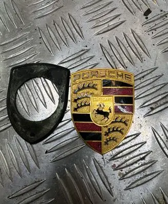 Porsche Cayenne (9PA) Manufacturer badge logo/emblem 99655921101