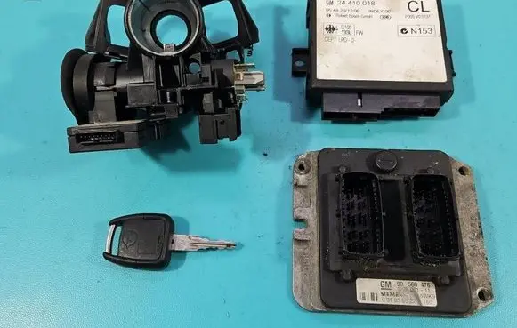 Opel Astra G Engine control unit/module ECU 90560476 IMPRK1552281