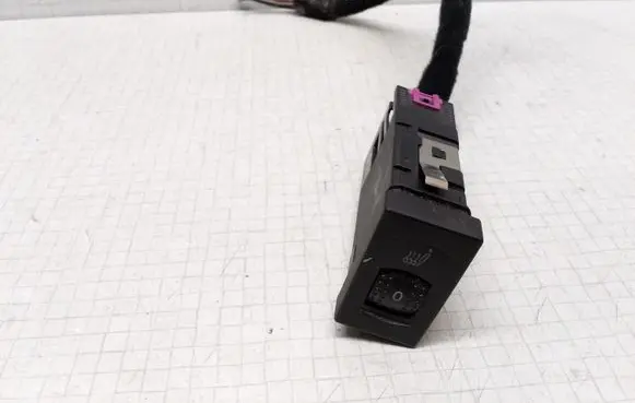 Volkswagen PASSAT B5.5 Seat heating switch 3B0963564C