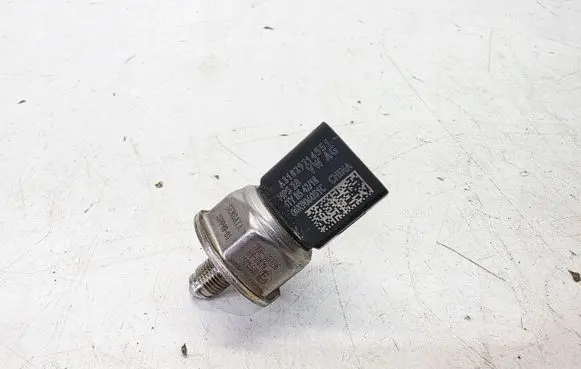 Audi A4 S4 B6 8E 8H Fuel pressure regulator 06K906051COK