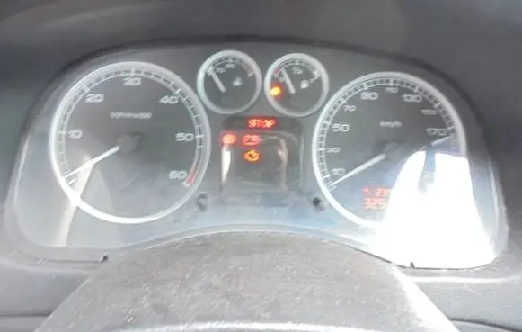 Speedometer (instrument cluster)