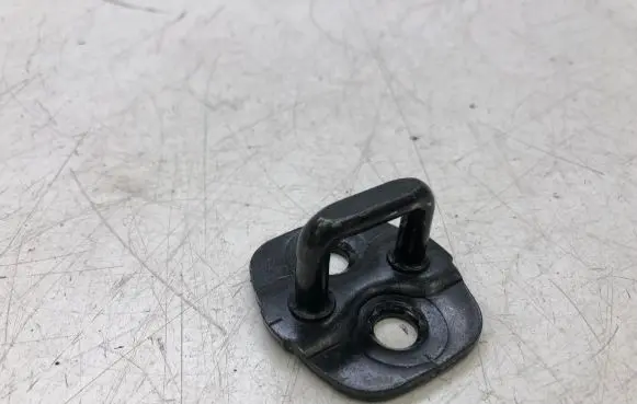 Nissan Juke I F15 Front door lock loop/hook striker 