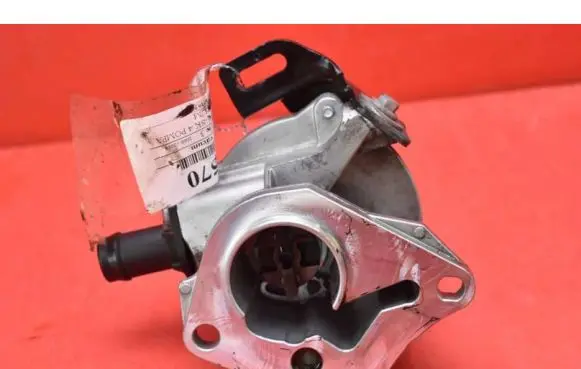 Renault Megane III Vacuum pump 8201005306
