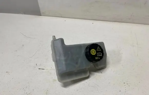 Skoda Octavia Mk3 (5E) Brake fluid reservoir 5Q1611301