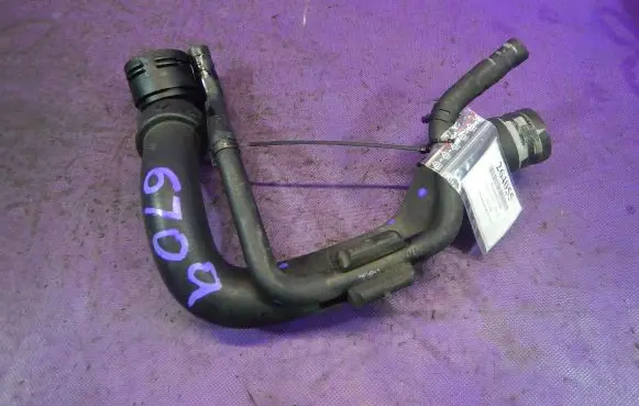 Audi A4 S4 B7 8E 8H Engine coolant pipe/hose 8E0121101C