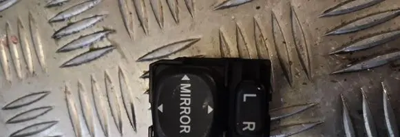 Wing mirror switch