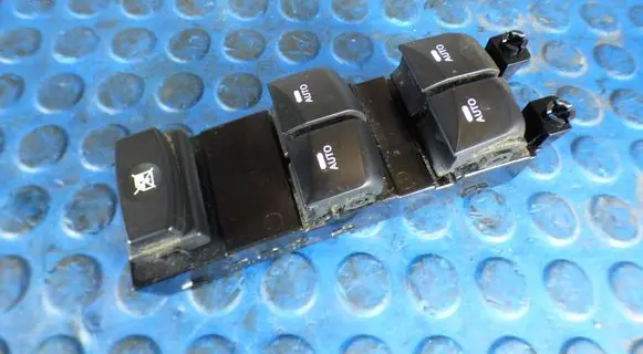 Hyundai i30 Quarter vent window switch 39Y4901000