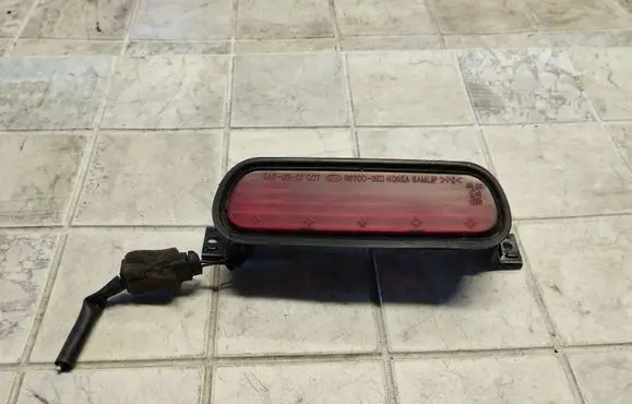 KIA Sorento Third/center stoplight 927003E0