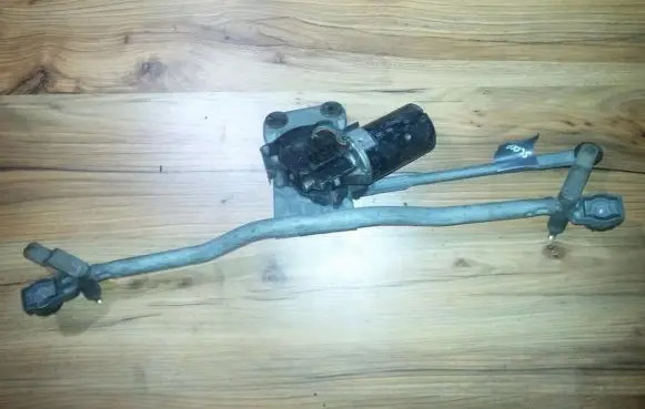 Front wiper linkage and motor