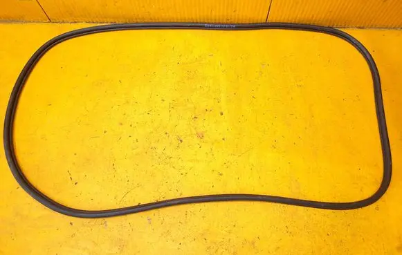 Trunk rubber seal (body)