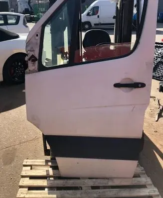 Mercedes-Benz Sprinter W906 Front door 
